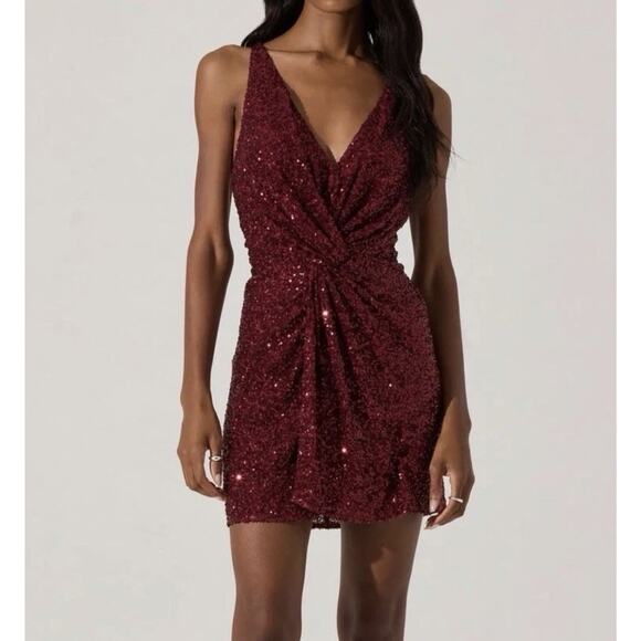 New ASTR The Label Red Dress Sequin Twist Front Mini Deep Vneck Holiday Large - Picture 3 of 3